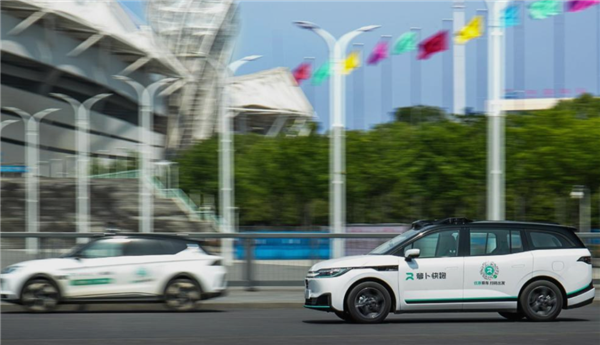 全国首例！出租车司机故意碰瓷无人驾驶网约车 罚2000元、扣证3月