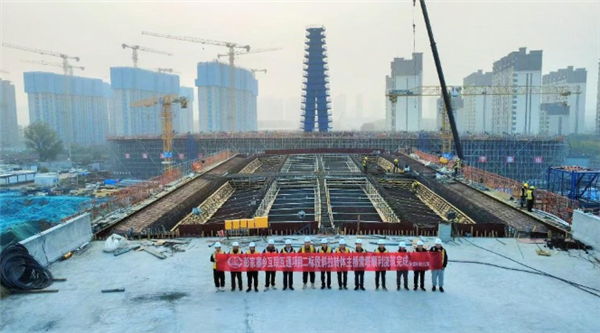 我国首座！单索面矮塔曲面菱形塔身斜拉桥主塔封顶