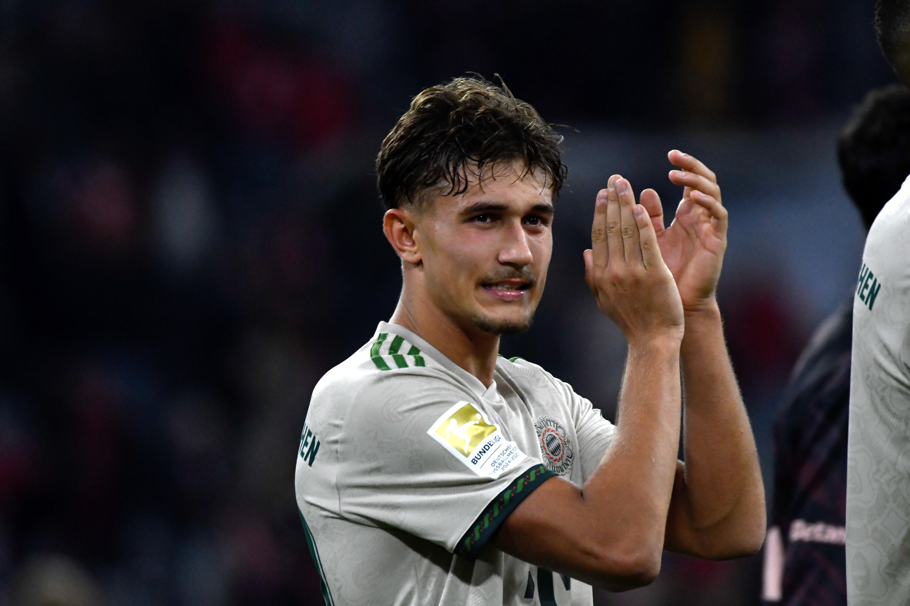 官方：比朔夫当选拜仁3-0勒沃库森全场比赛最佳球员