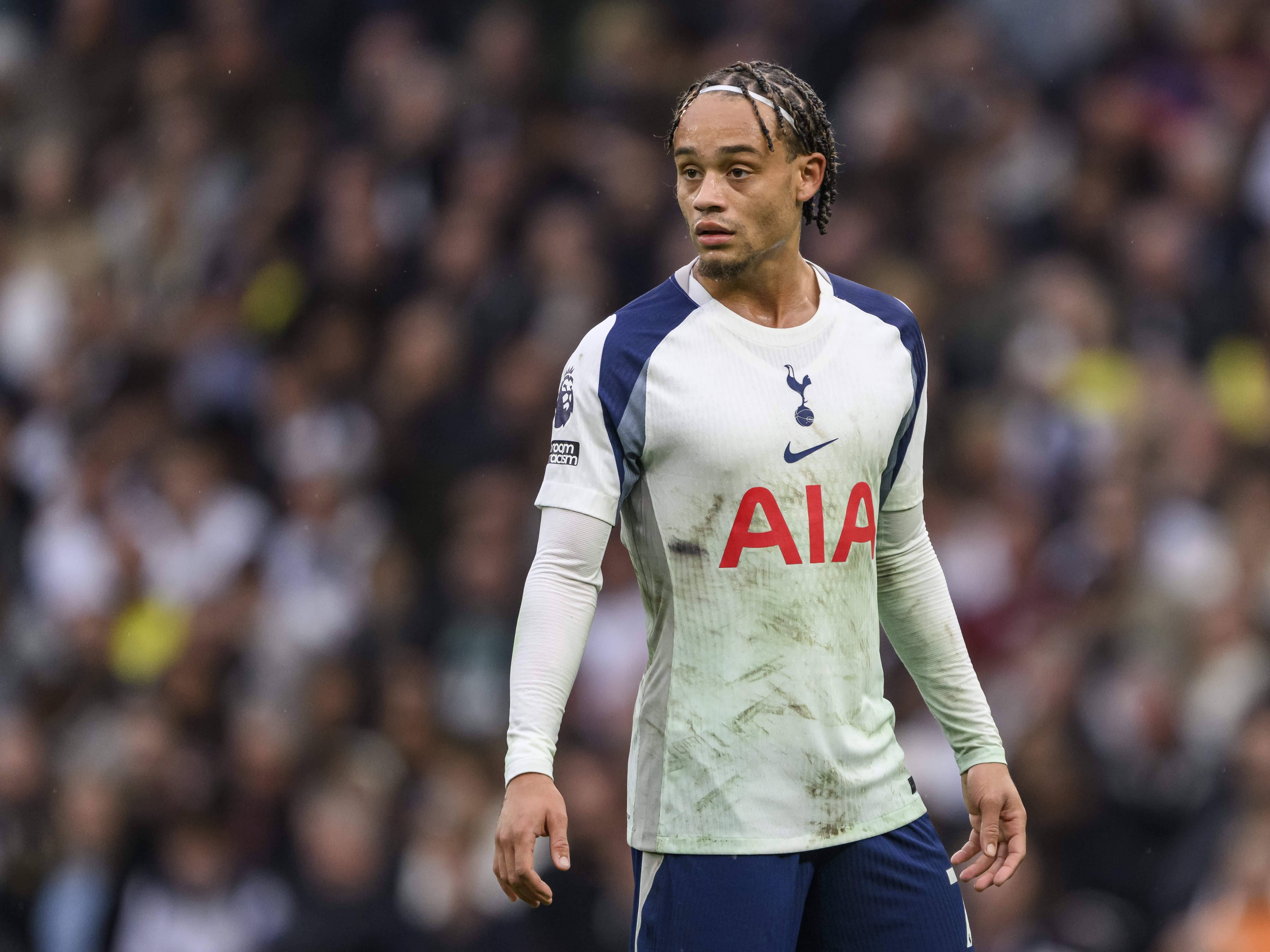 挣扎！热刺6500万队史标王西蒙斯12场0球1助，换上又换下表现不佳