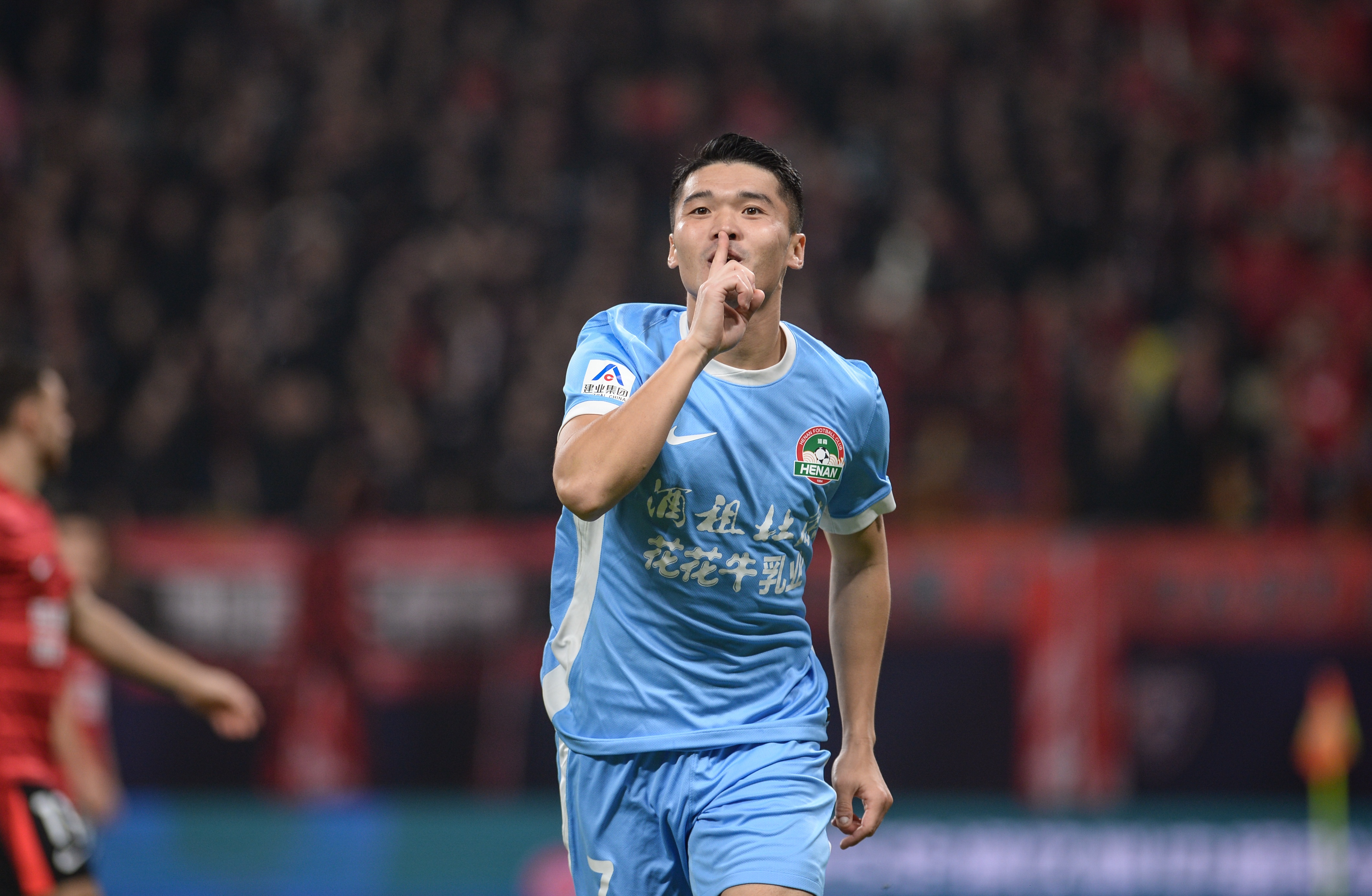 里程碑！河南队前锋钟义浩中超出场150次，贡献17球13助攻
