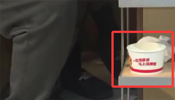 刚被判赔220万！海底捞又现撒尿事件 门店回应：污染用品已废弃处理