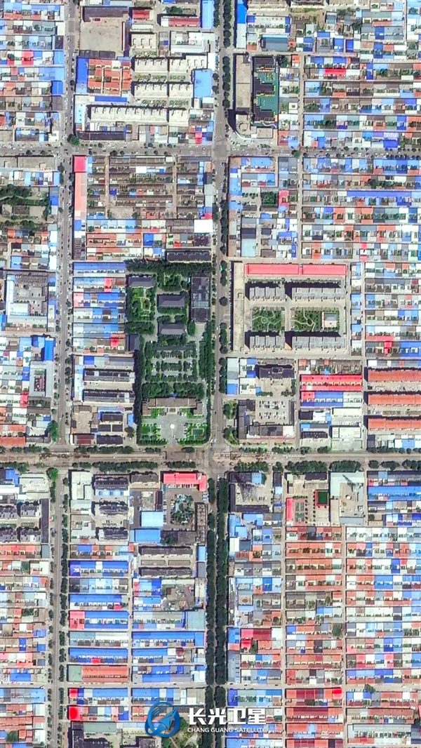 卫星俯瞰山西应县：千年木塔与现代小城的交响曲