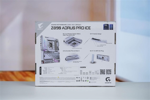 雪景房主机必看！技嘉电竞冰雕Z890 AORUS PRO ICE主板图赏