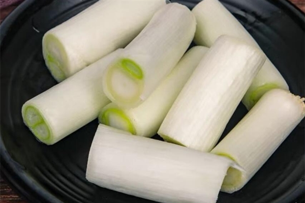 你绝对想不到家里这根葱还能这么用：能消炎止涕