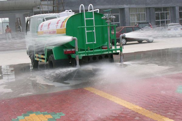 洒水车为何总爱播放《兰花草》？ 揭秘背后原因