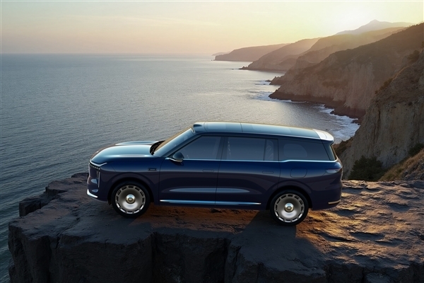 今晚预售！上汽智己旗舰LS9内饰官图发布：依旧新势力三件套