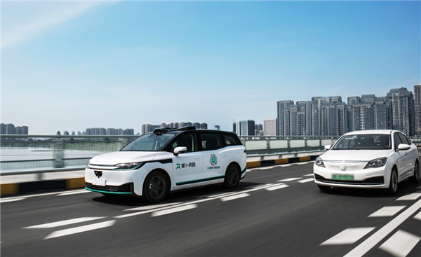 首例碰瓷Robotaxi被罚 武汉还是太领先了