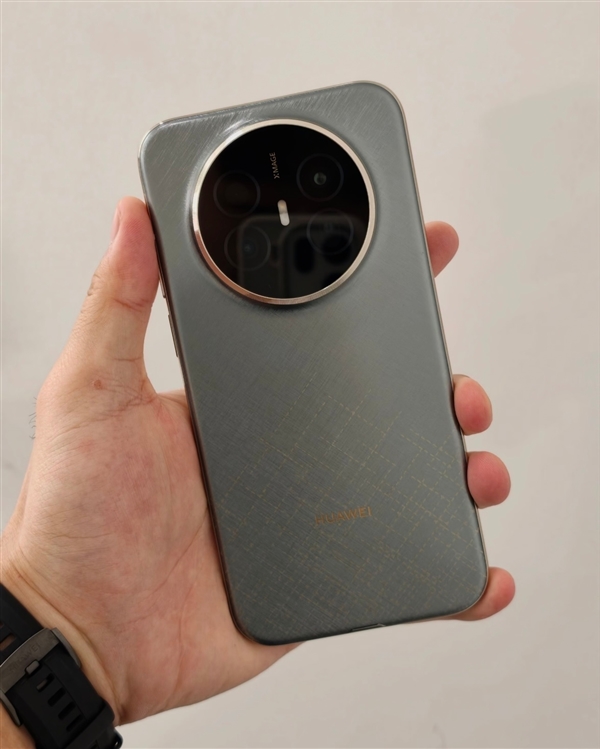 最薄Mate!华为Mate 70 Air真机现身:iPhone Air劲敌来了