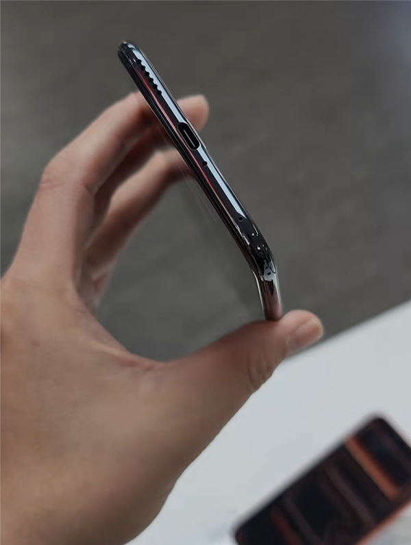 都叫Air！华为Mate 70 Air与iPhone Air真机对比来了