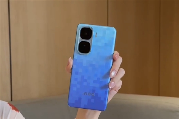 小屏用户又多了个选择！iQOO杀入小屏旗舰赛道