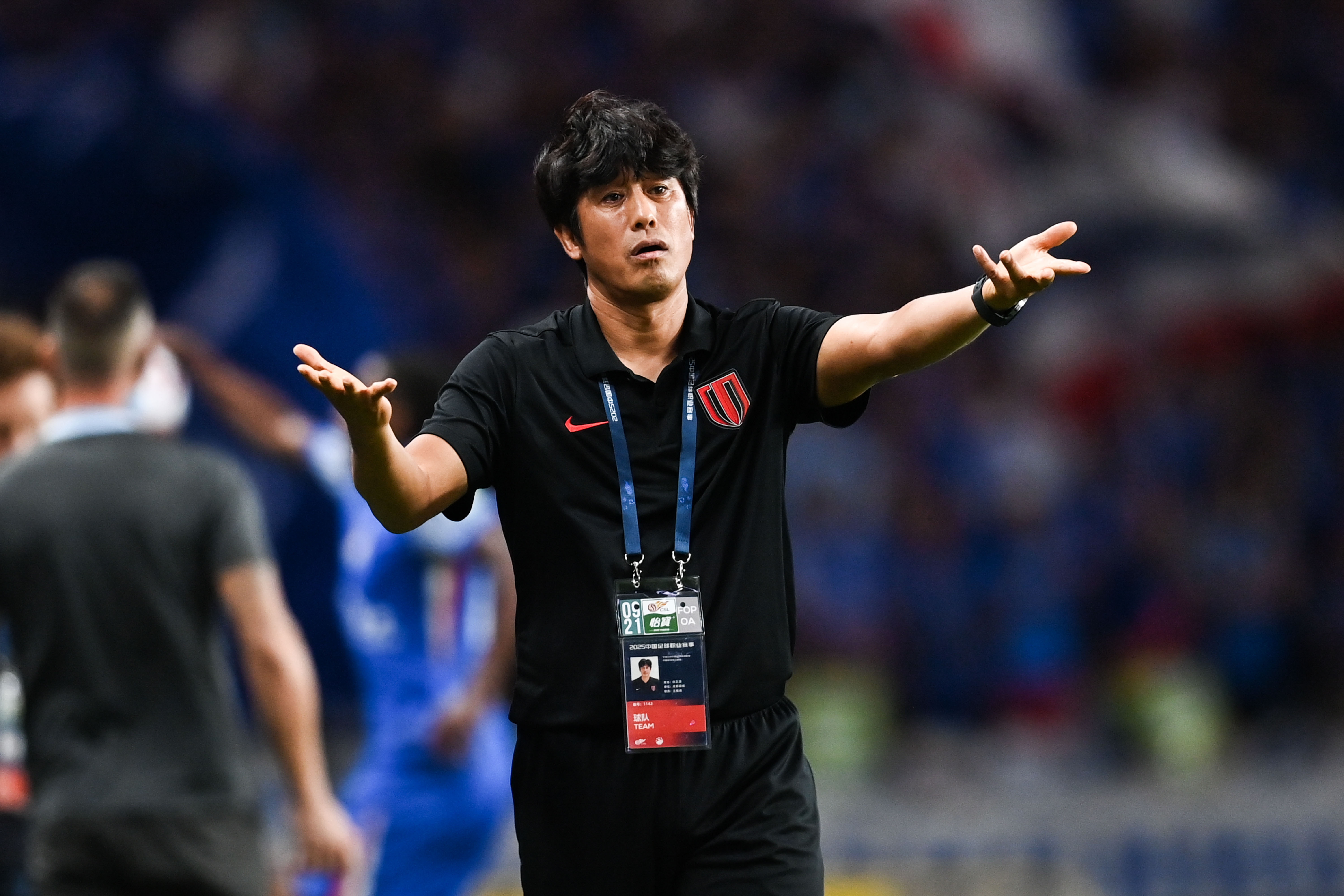 足球报：退出中超争冠未泄气，蓉城在亚冠尊严之战守住出线希望