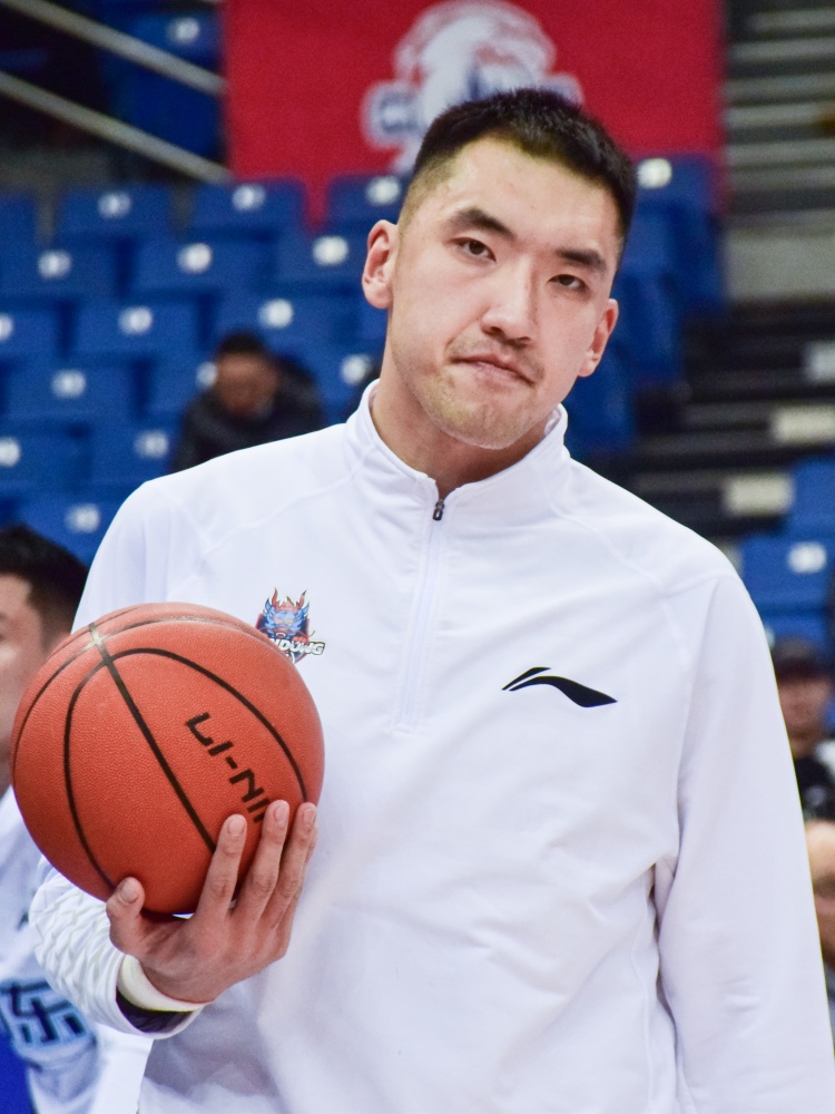 媒体人：在34岁的年纪 陶汉林却依然保持着高水平 为家乡倾尽全力