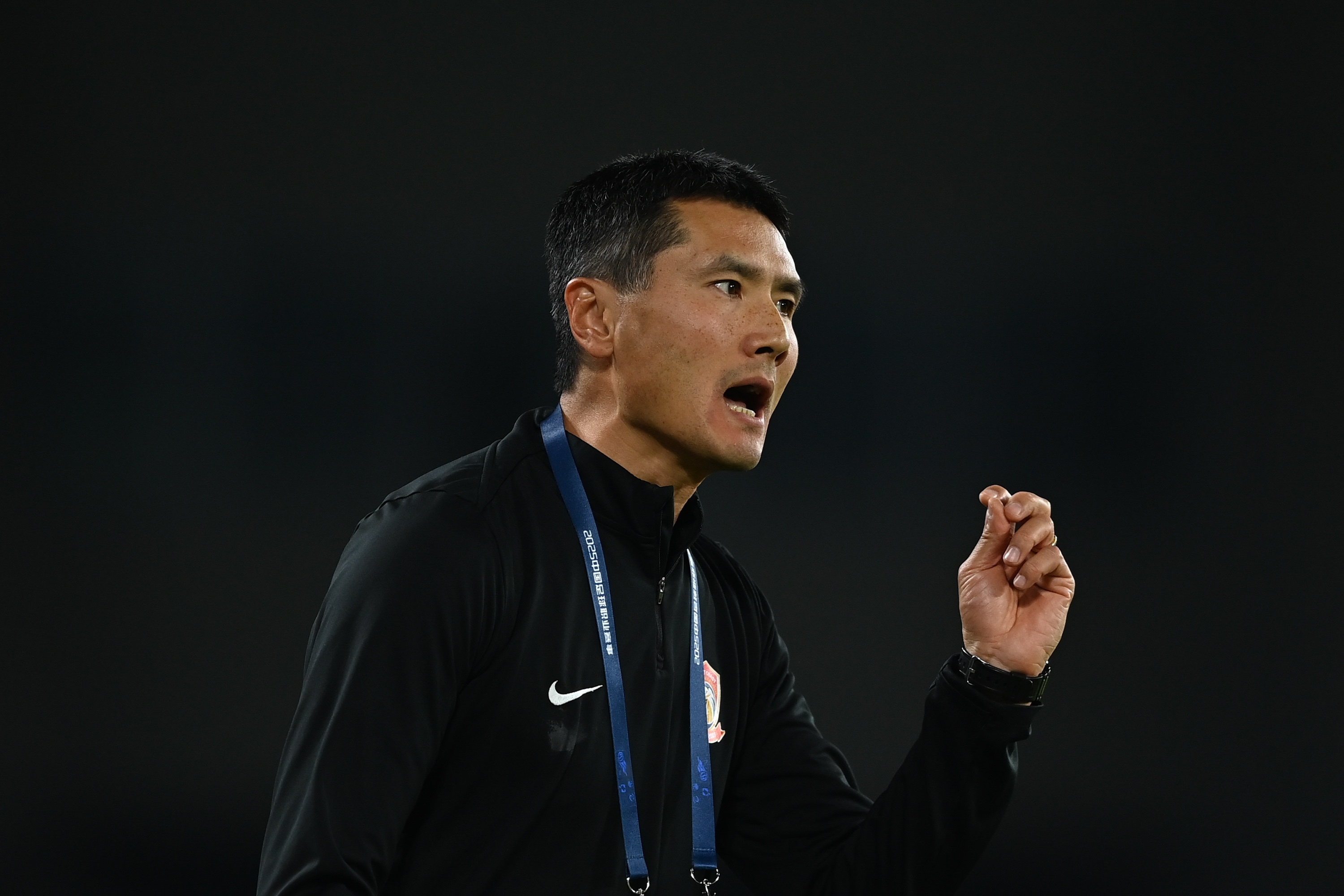 记者：选本土教练省钱是很大因素，经费很吃紧，都被前任霍霍光了