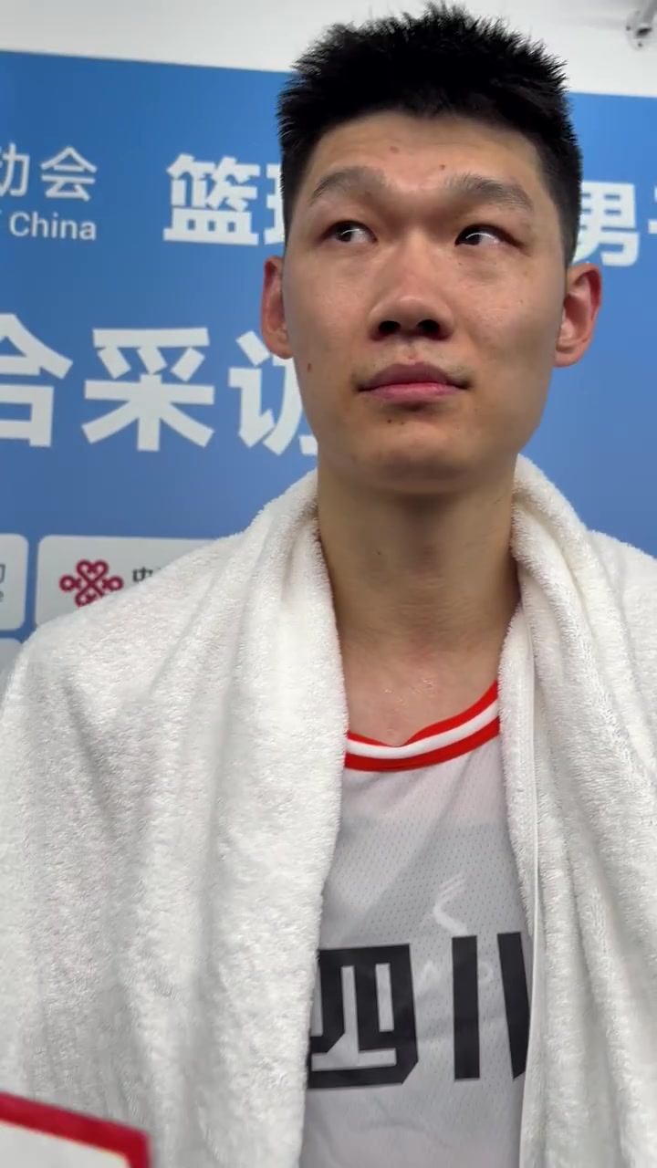 胡金秋谈搭档周琦：不管教练把我们放在什么位置 我们都会努力拼