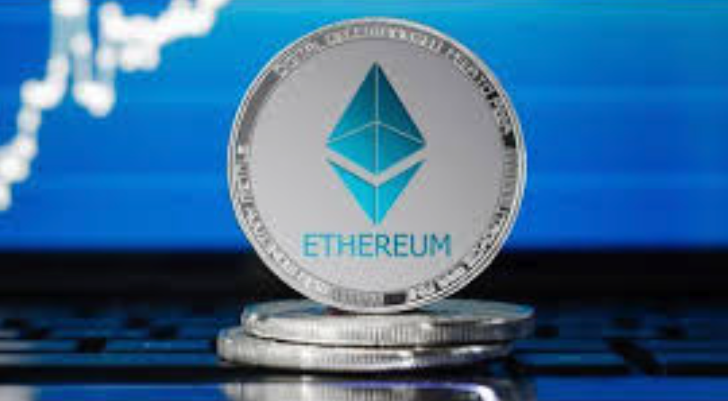 以太坊ETH vs 比特币BTC2025-2030年价格对比预测,谁将主导市场?