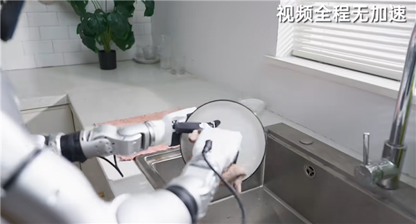 分身术成现实!宇树科技发布全身遥操作平台:同步人类动作、会洗碗做家务