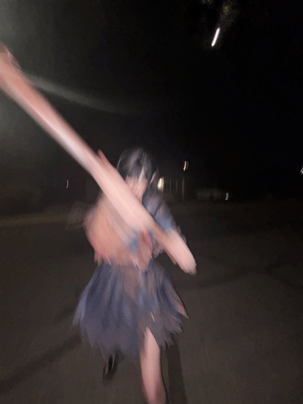 国外美女们Cos《寂静岭f》女主 钢管战神的压迫感