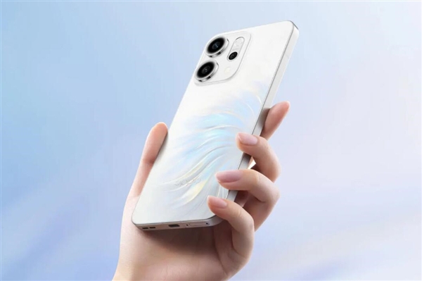 OPPO Reno15支持前后同拍实况图:女生试衣必备神器