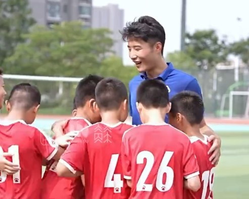 学业踢球两不误！苏超金靴高驰目前正就读于昆明理工大学