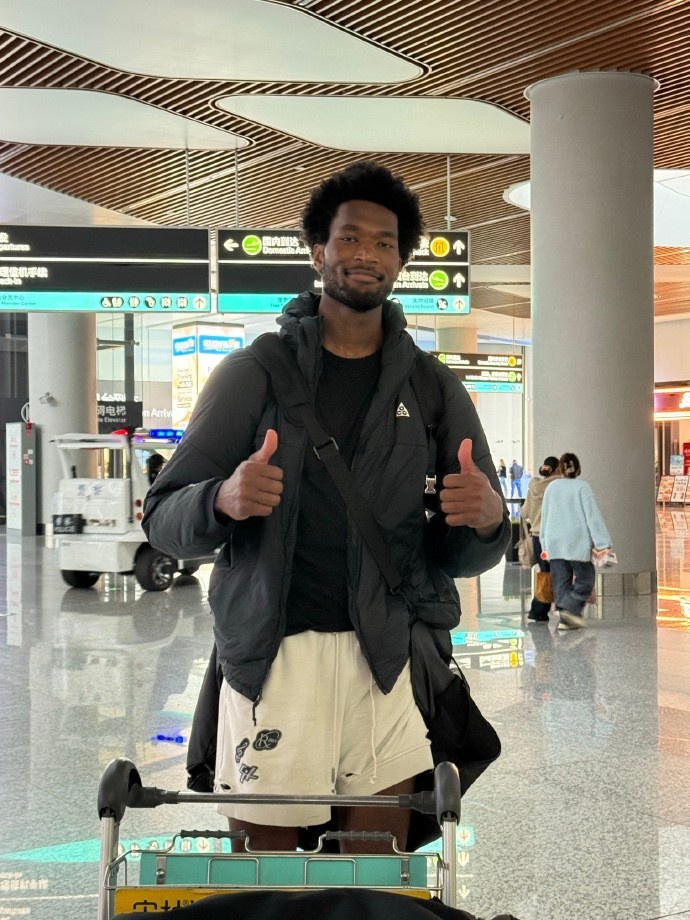 浙江官博晒出达米安·琼斯归队动态：欢迎琼斯回家！