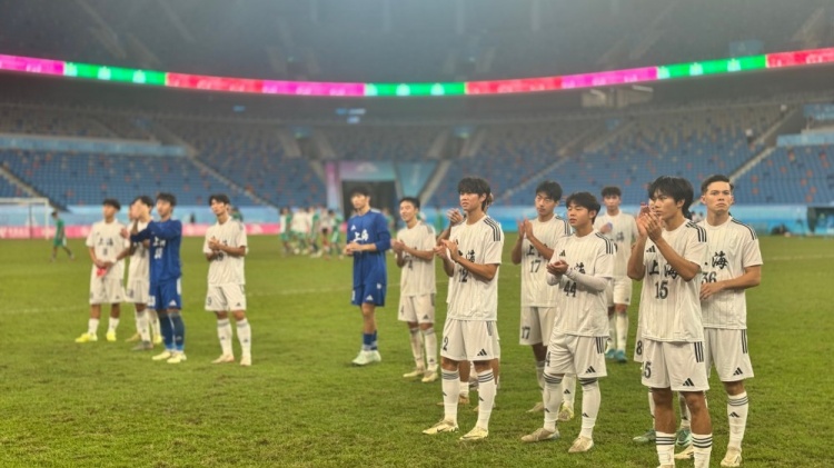 全运会足球项目男子U20组8强战，上海U20队3比2战胜新疆U20队