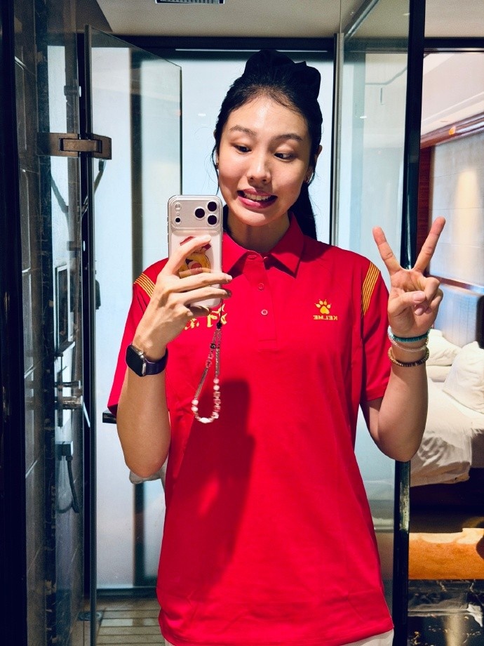 在全运会开幕式上担任旗手！张茹晒照：久违的代表团和新身份