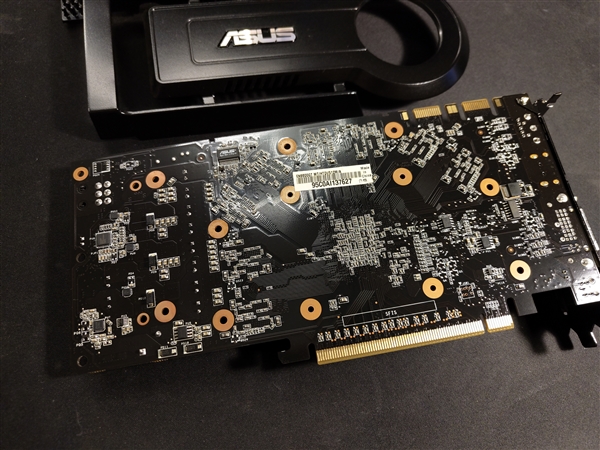 拆开后触目惊心！被吸烟者用了17年的9800GT显卡：看一眼感觉要得肺癌