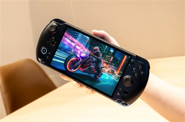 17498元!GPD WIN5掌机新增顶配128GB+4TB:锐龙AI Max+ 395处理器