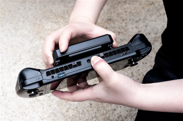 17498元!GPD WIN5掌机新增顶配128GB+4TB:锐龙AI Max+ 395处理器