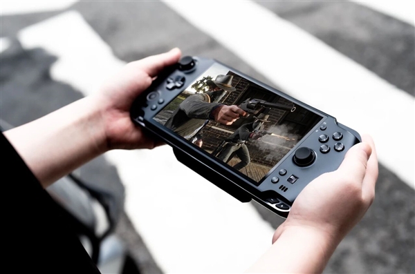 17498元!GPD WIN5掌机新增顶配128GB+4TB:锐龙AI Max+ 395处理器