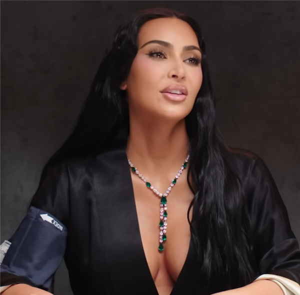 金·卡戴珊吐槽ChatGPT有毒：“贱xx”把我坑惨了