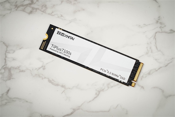 致态TiPlus7100s固态硬盘上手 DRAMLess封神之作