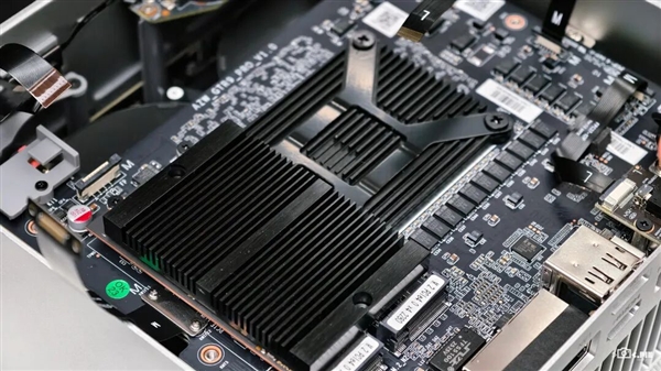 两个巴掌大的迷你主机卖12999 零刻是不是飘了