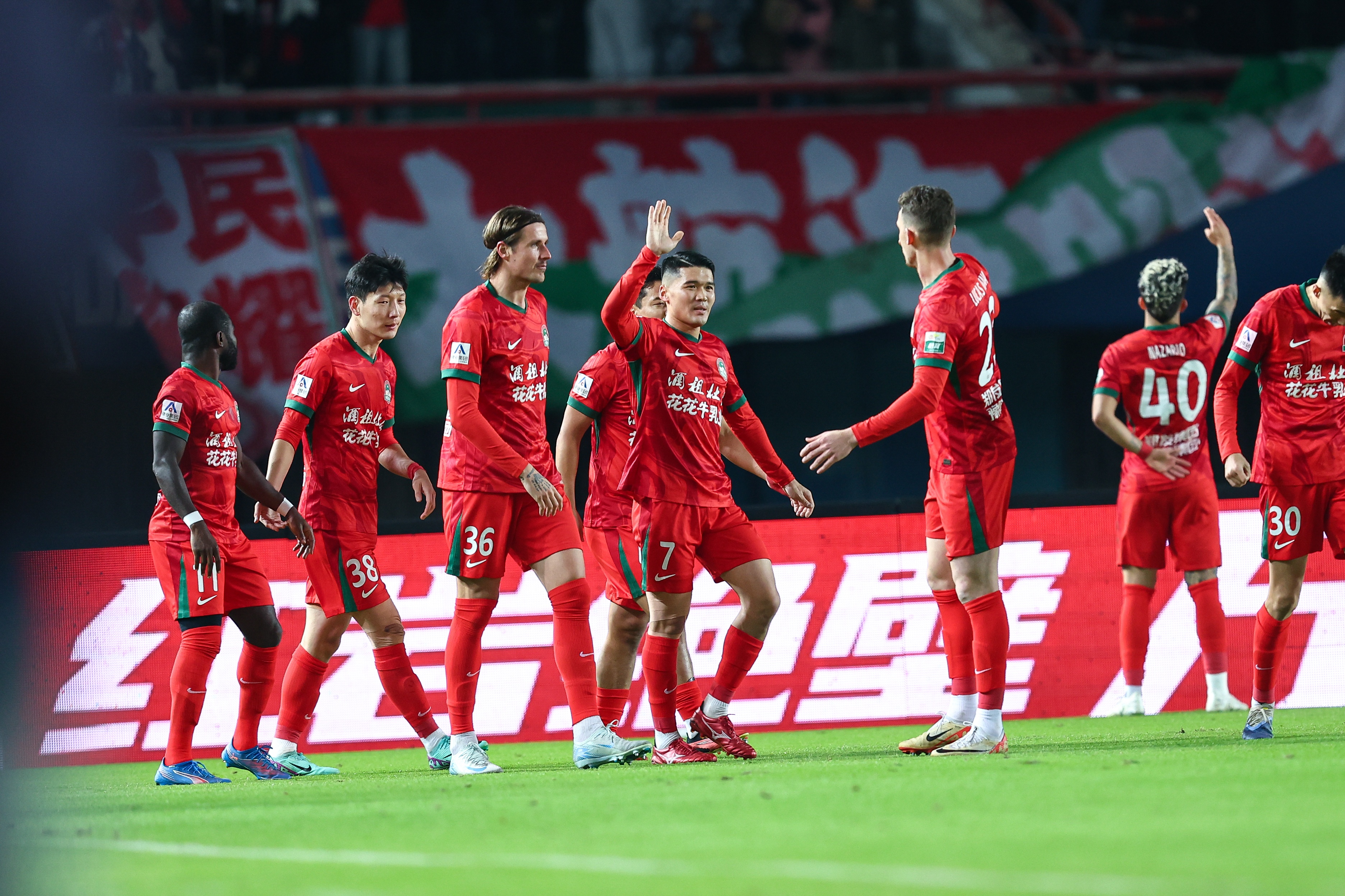 博主：河南队飞抵曼谷，开启备战联赛末轮与足协杯决赛的海外集训