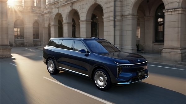 车内自带地暖行业首创!上汽智己旗舰LS9上市:32.28万起