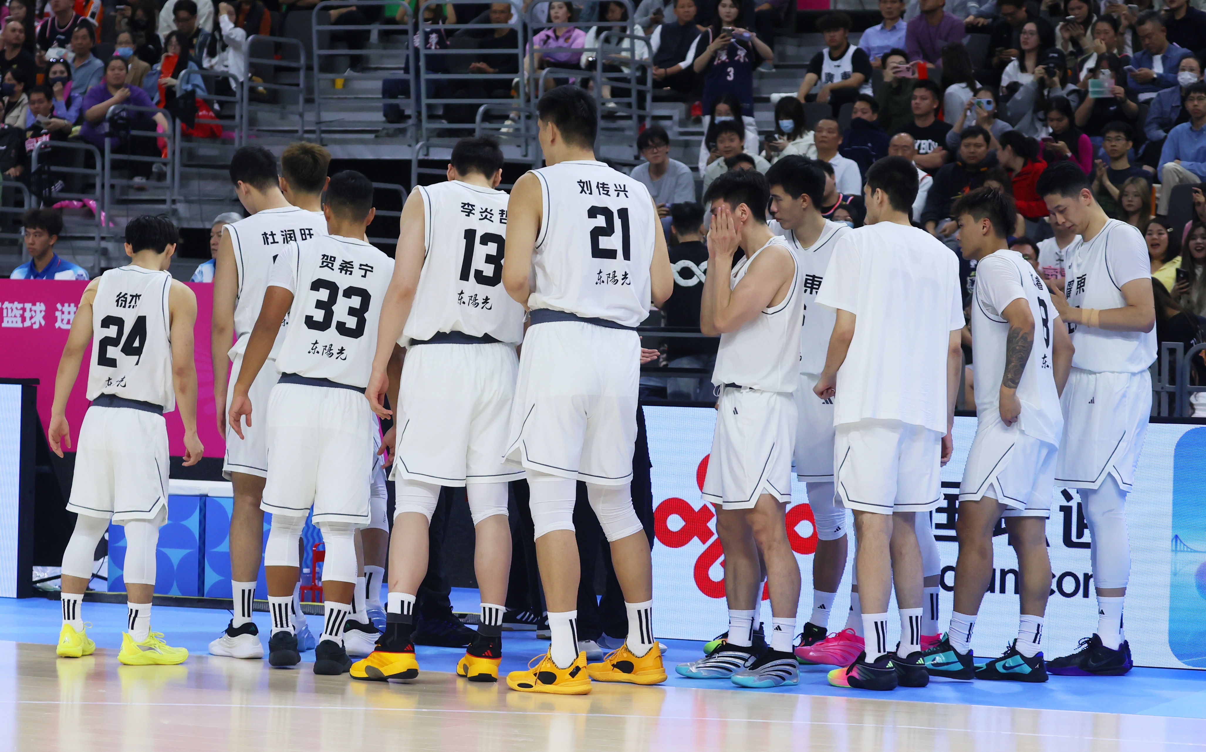 羊城晚报评辽粤大战：向冠军挺进 向老将致敬