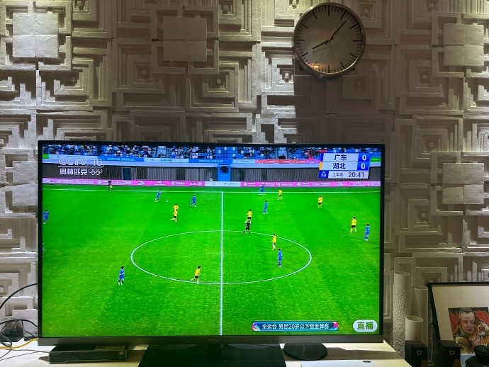 前重庆铜梁龙主帅萨尔瓦多观看全运会直播：每一个细节都代表未来