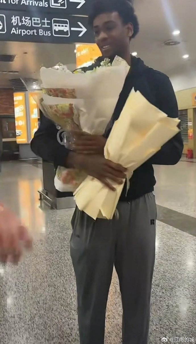 媒体人：山西外援格雷格·布朗因状态不佳 未达到球队要求 已离队