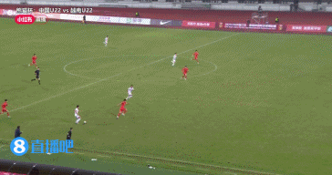 禁区内推人未判点！媒体人：刘浩帆这个动作也就是碰见沈寅豪了