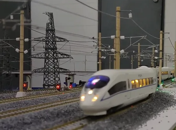 大学生打造微缩高铁模型:完整复刻 已成为教材