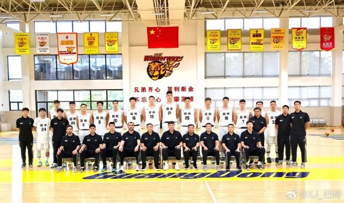 李炎哲晒大合照和金牌照：全运会体验卡 谢谢大家