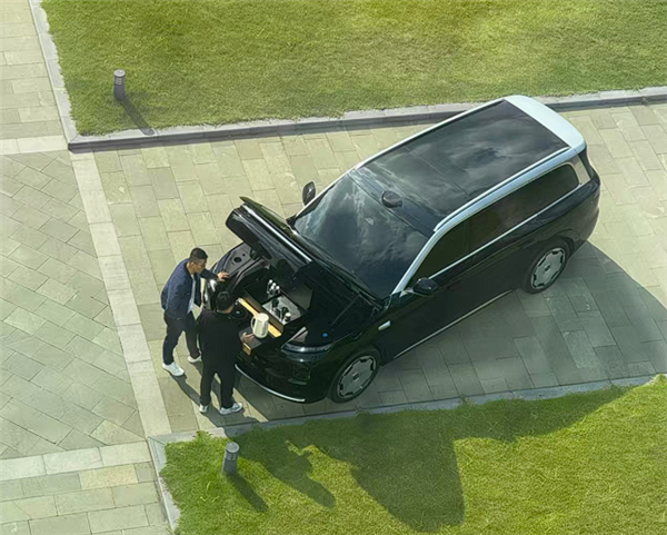 能装电磁炉做饭 零跑D19前备舱曝光：内置220V电源、排水通道