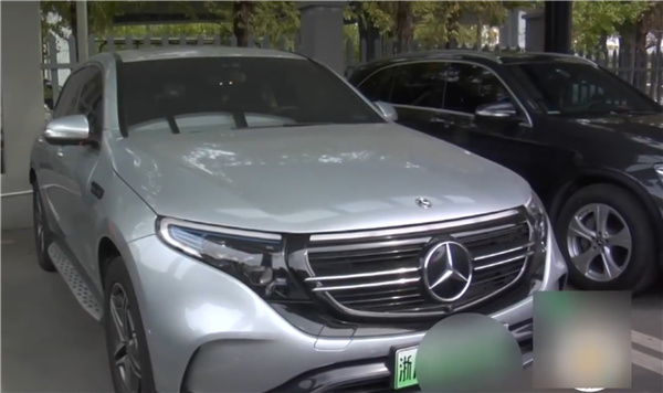 奔驰电车开5年续航少了一半多 只有210公里！4S店：电池能修不能换