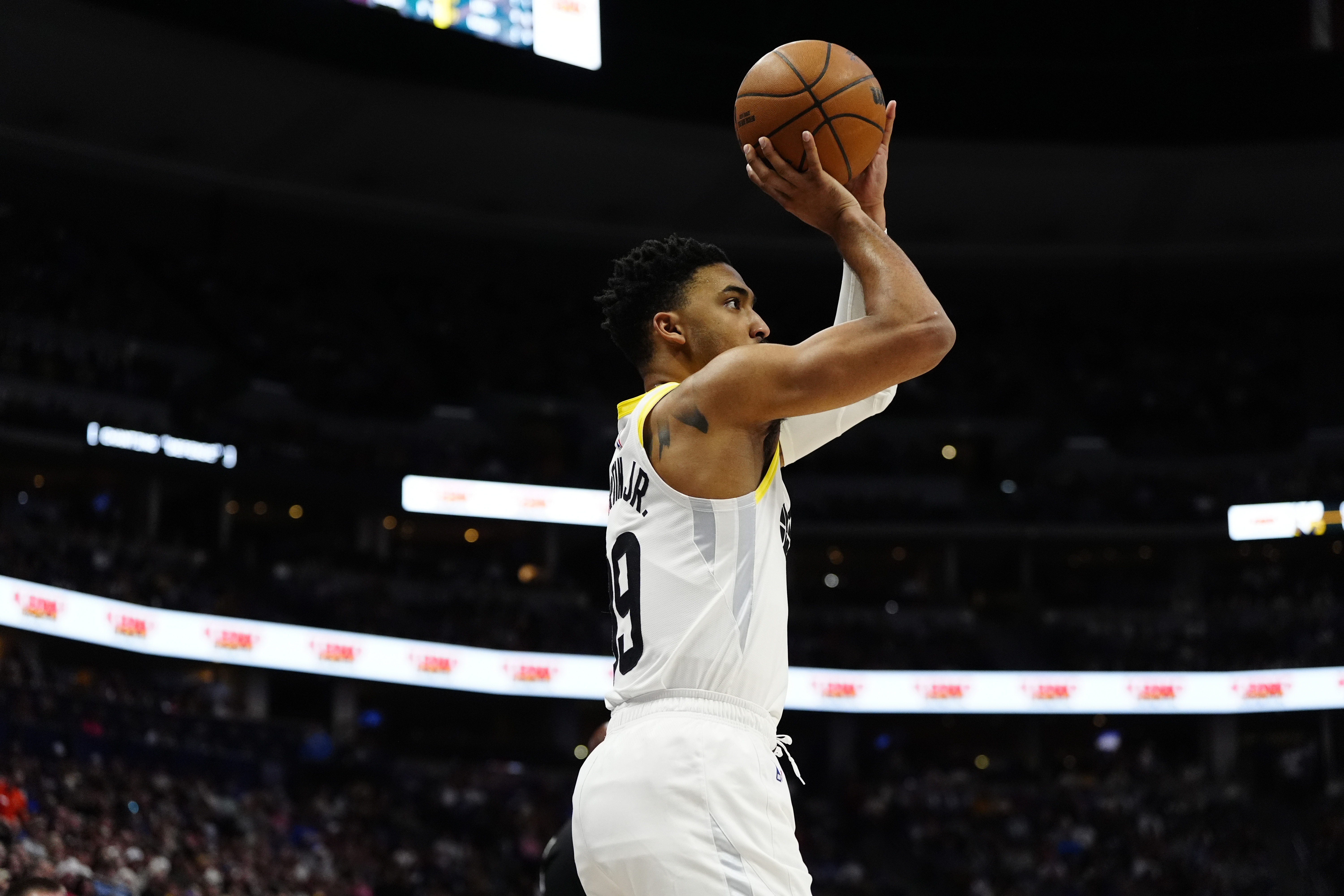 KJ·马丁NBA生涯场均8.6分4板 22-23赛季在火箭场均12.7分5.5板