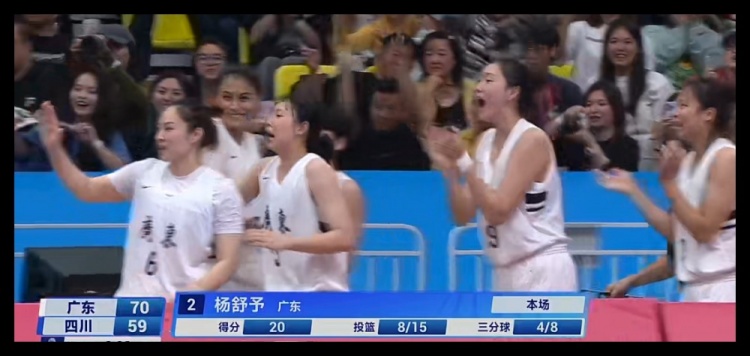 厉害炸了！杨舒予借掩护三分再进 连砍8分带队11-0打停四川！