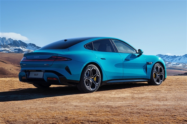 全网被黑最惨品牌之一！雷军翻出2年前微博：小米汽车采用最严苛安全标准