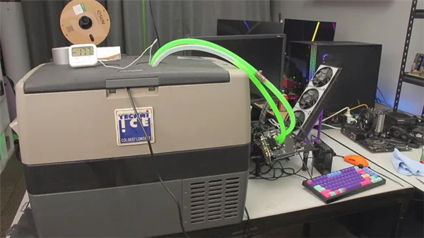 RTX 5050借冰箱散热：频率激增23%至3.5GHz！打破世界纪录