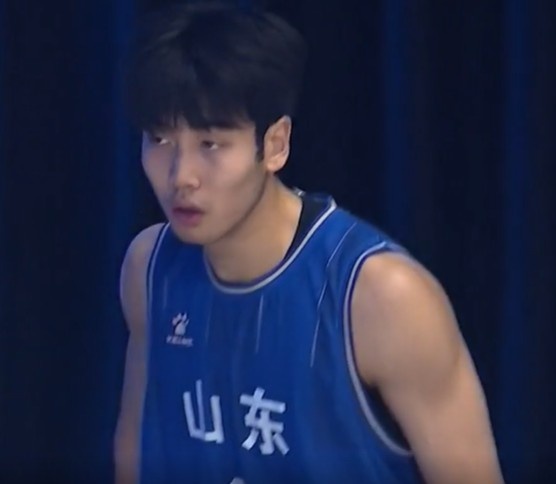 全运会U18男篮1/4决赛-张博源21分5板2助 山东队大胜吉林队