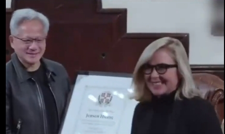 黄仁勋预言未来AI颠覆性能力:人类可直接与蛋白质“对话”